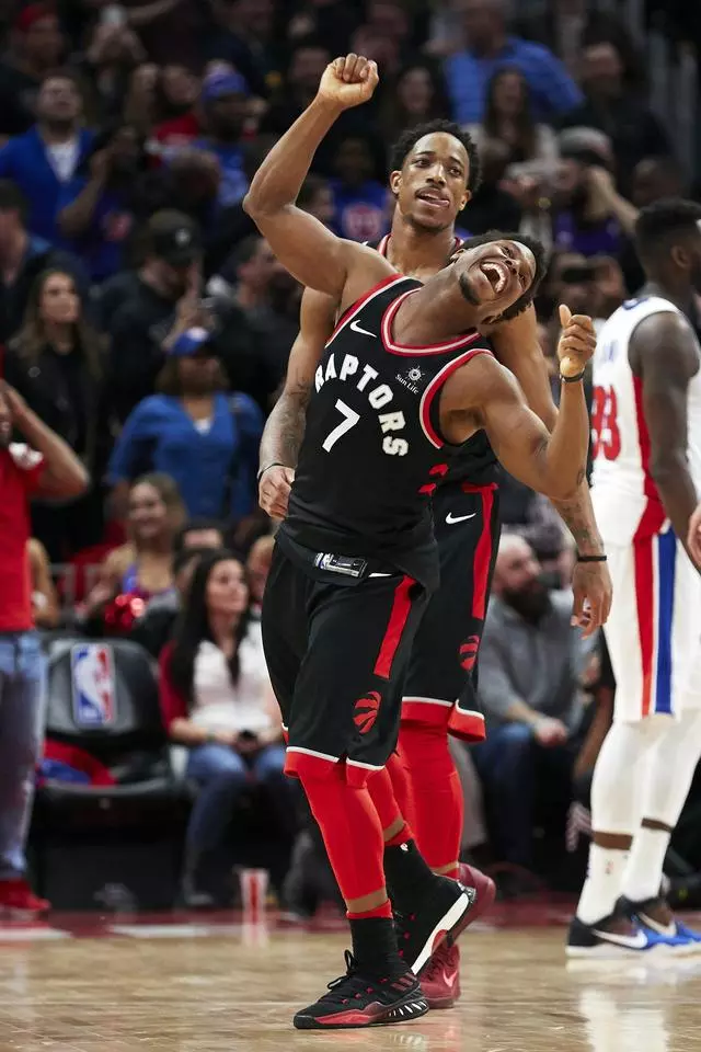 她承受着更 她承受着更