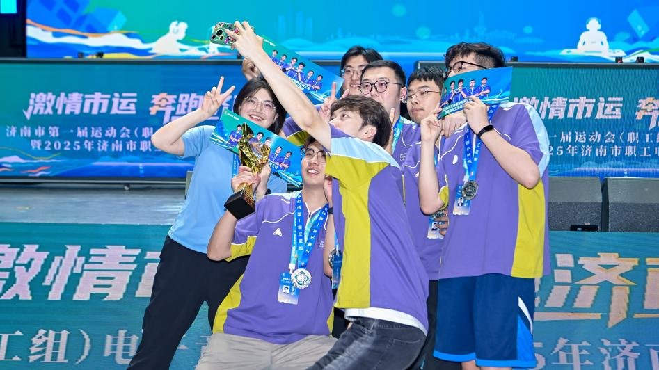 亦是现代足 亦是现代足